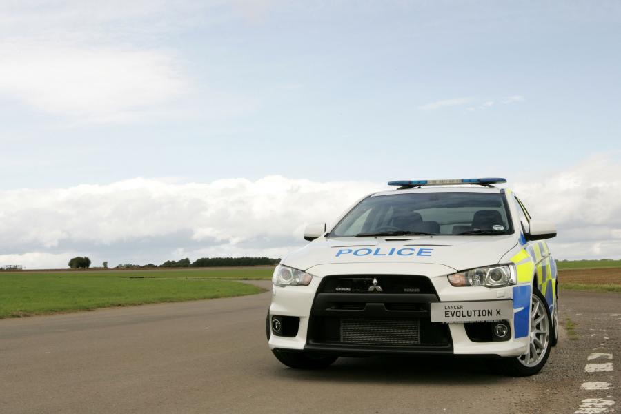  Mitsubishi Lancer Evolution X UK Police Car 2009 года  (фото 17 из 19)